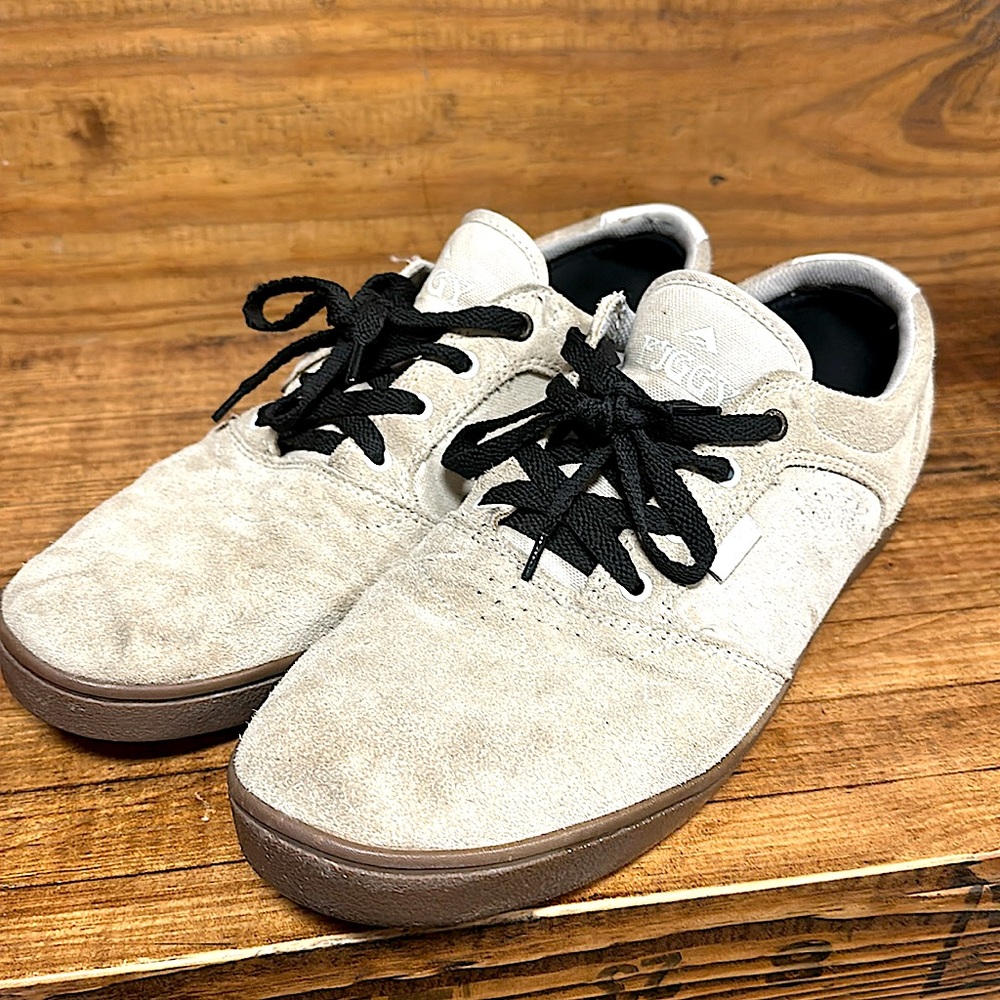 Emerica mens grey size 12 figgy skate shoes